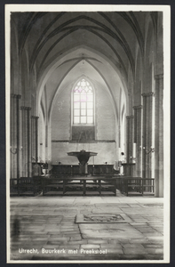 606220 Interieur van de Buurkerk (Buurkerkhof) te Utrecht: de preekstoel.